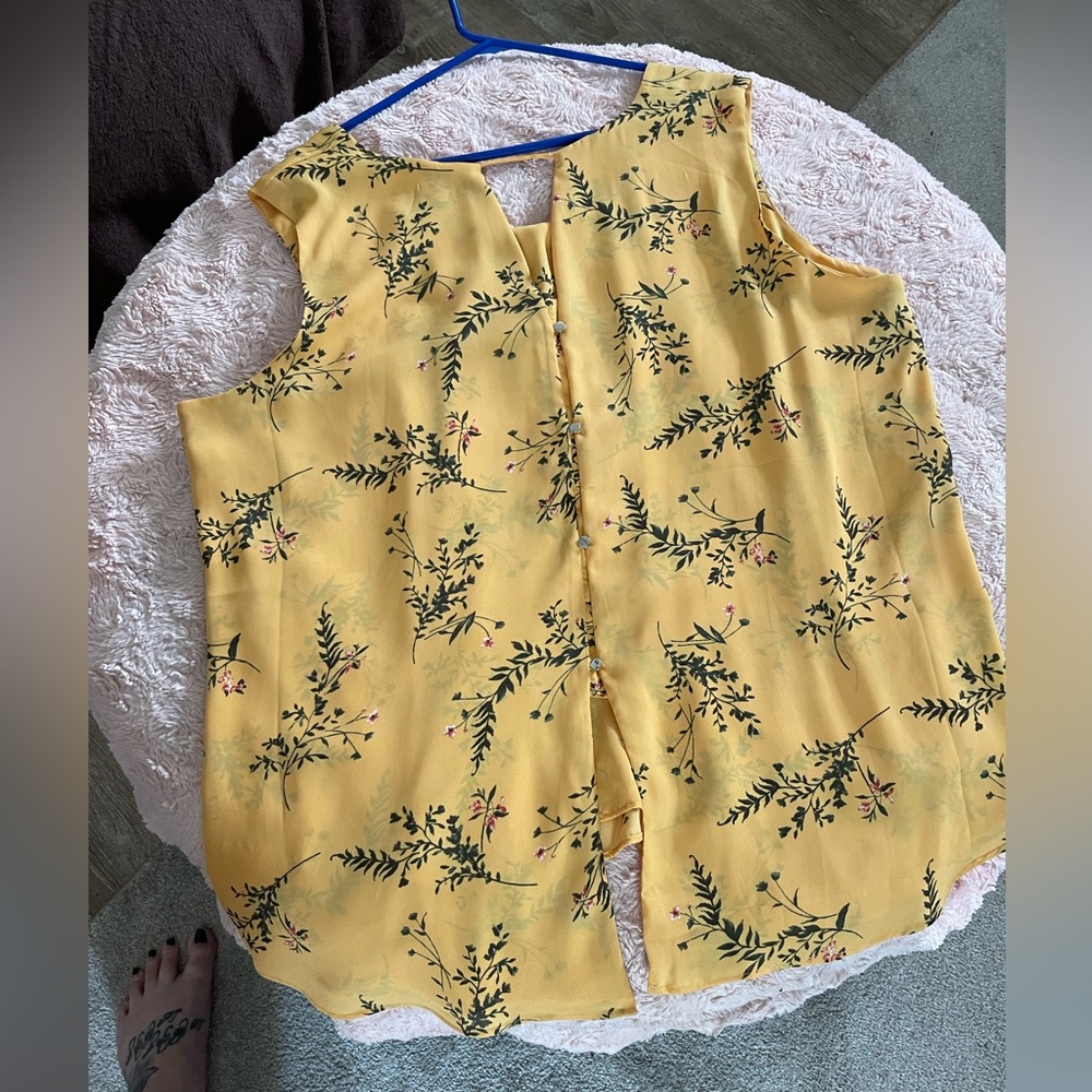 Ladies 2x yellow floral print blouse